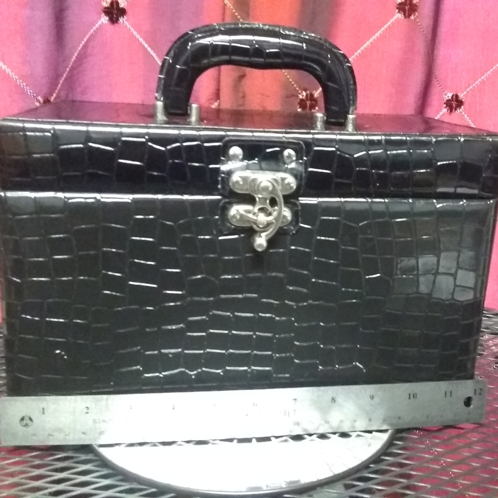 Makeup Storage Case - Picture 5 of 16